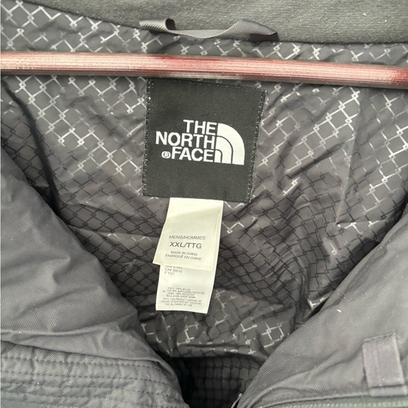 The North Face Winter Jacket with removable hood - Picture 4 of 7